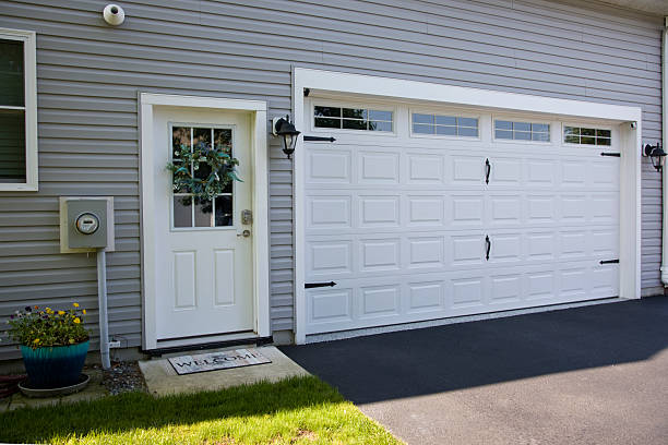 24/7 Emergency Garage Door Panel Replacement experts in Webb City, MO